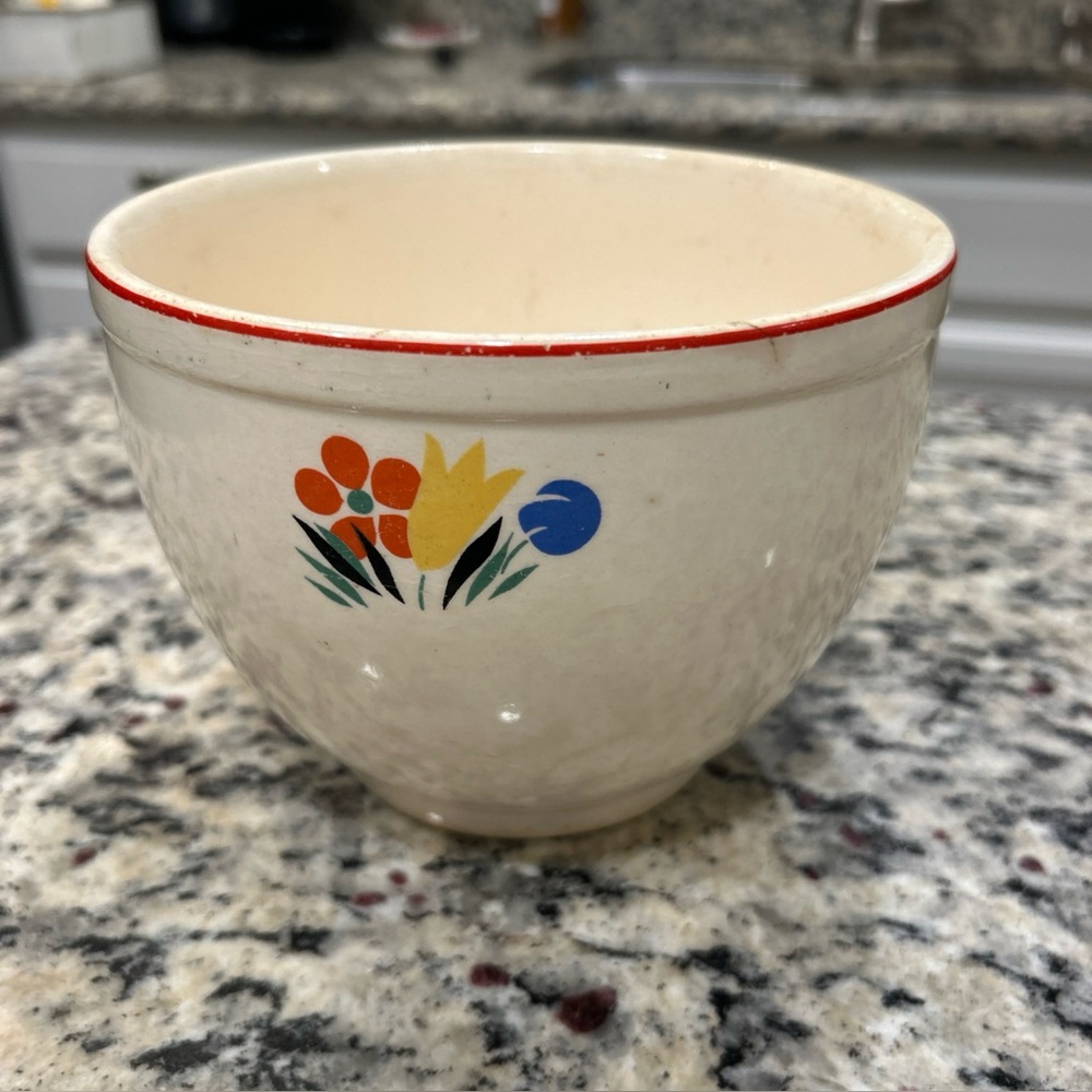 Vintage universal medium floral mixing orange & beige 5” tall x 6” wide